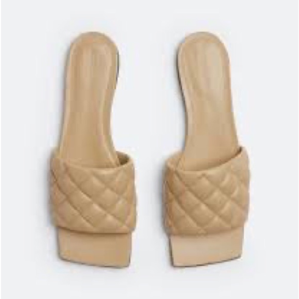 Bottega Veneta padded flat sandals lambskin beige